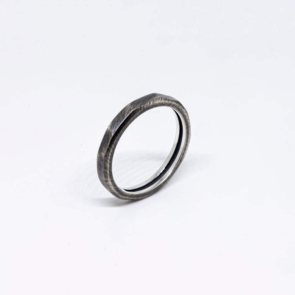“Yu-Ra-Gi” Design Ring